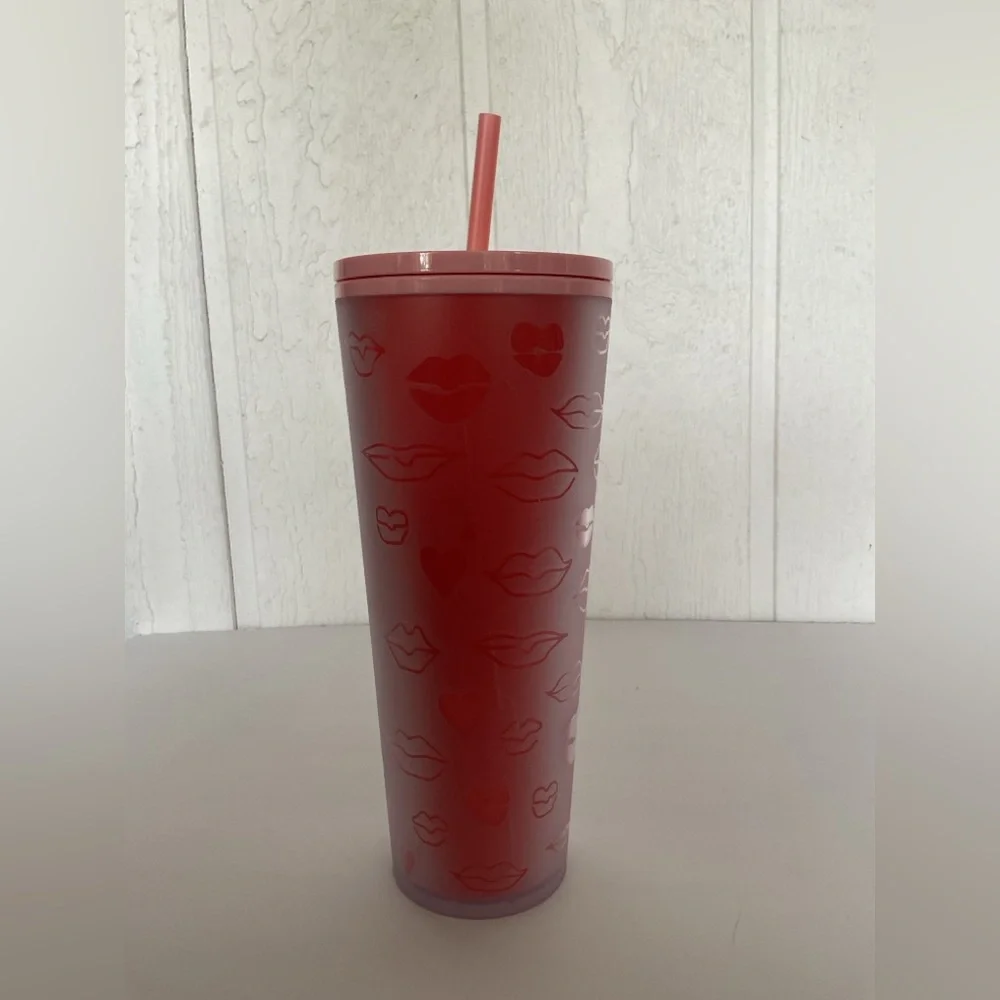 NWT Starbucks Hearts And Lips 2021 Valentines Day Cold Cup Tumbler.